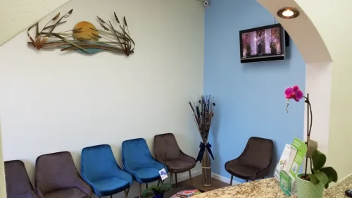 Dentistry-Los-Angeles-CA-Photo-of-Dental-Clinic-Waiting-Area-scaled